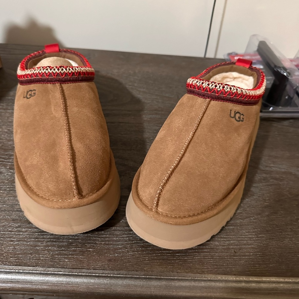 Women’s UGG - Tazz